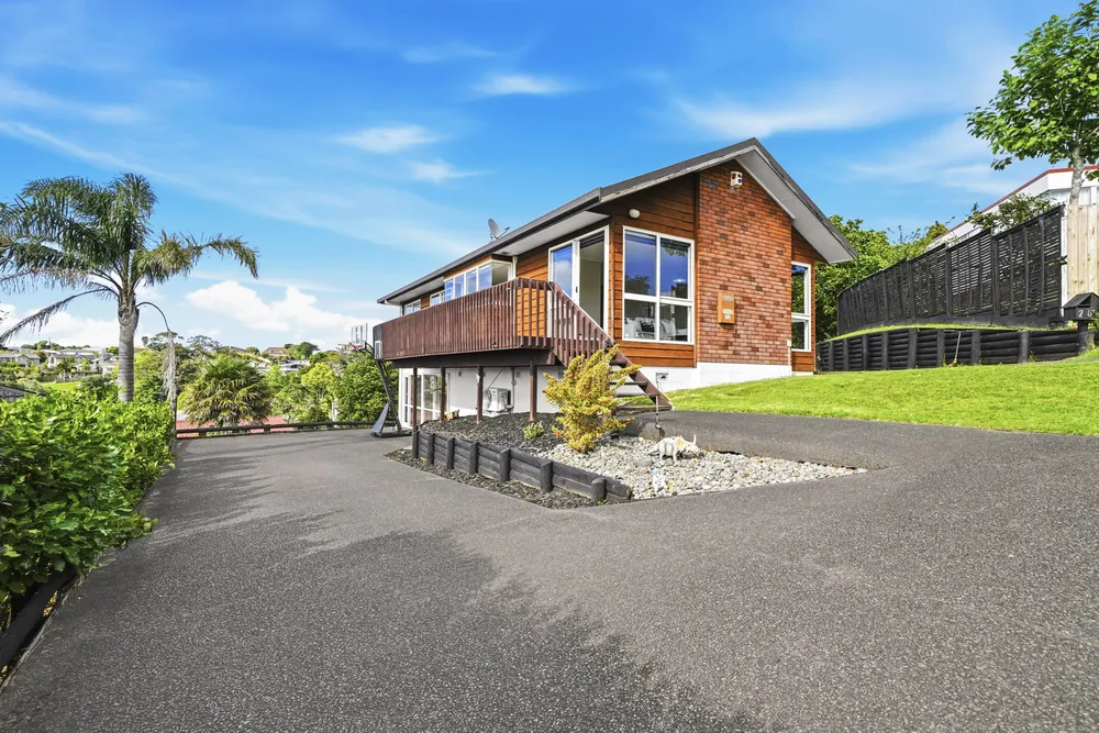 Photos of 20 Cairnbrae Court