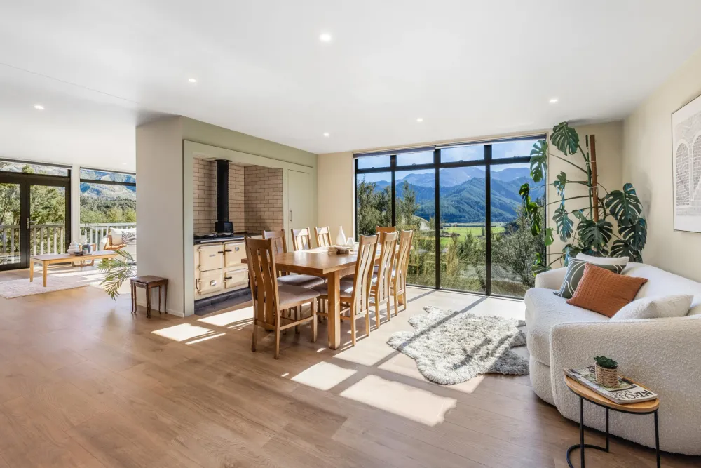 Photos of 140 Leslies Road