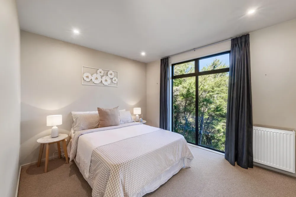 Photos of 140 Leslies Road