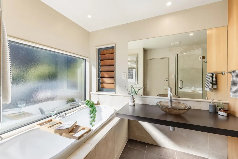 Photos of 140 Leslies Road