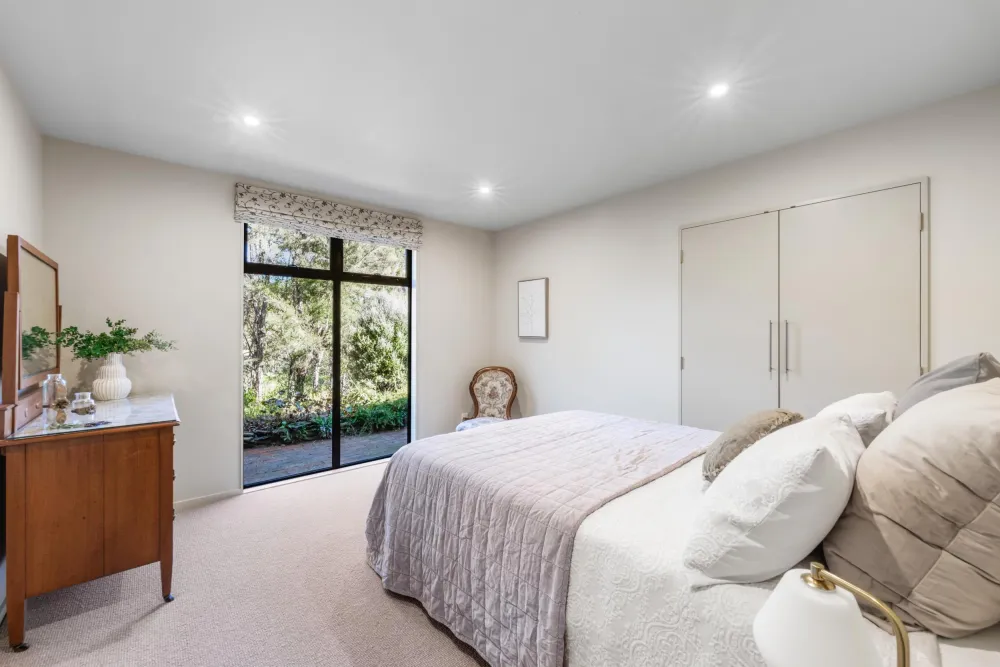Photos of 140 Leslies Road