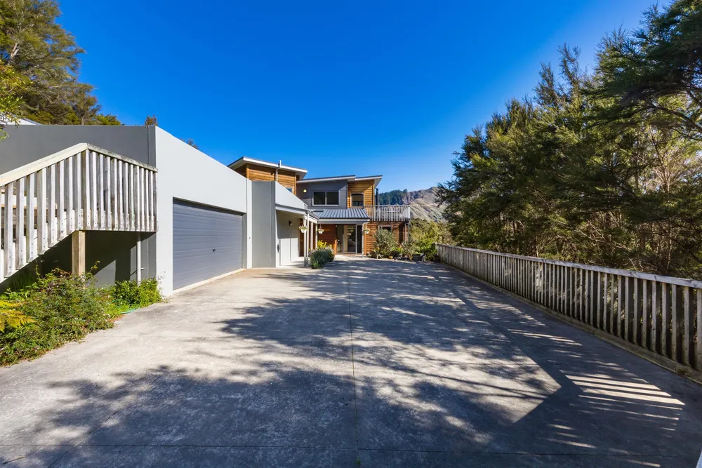 Photos of 140 Leslies Road