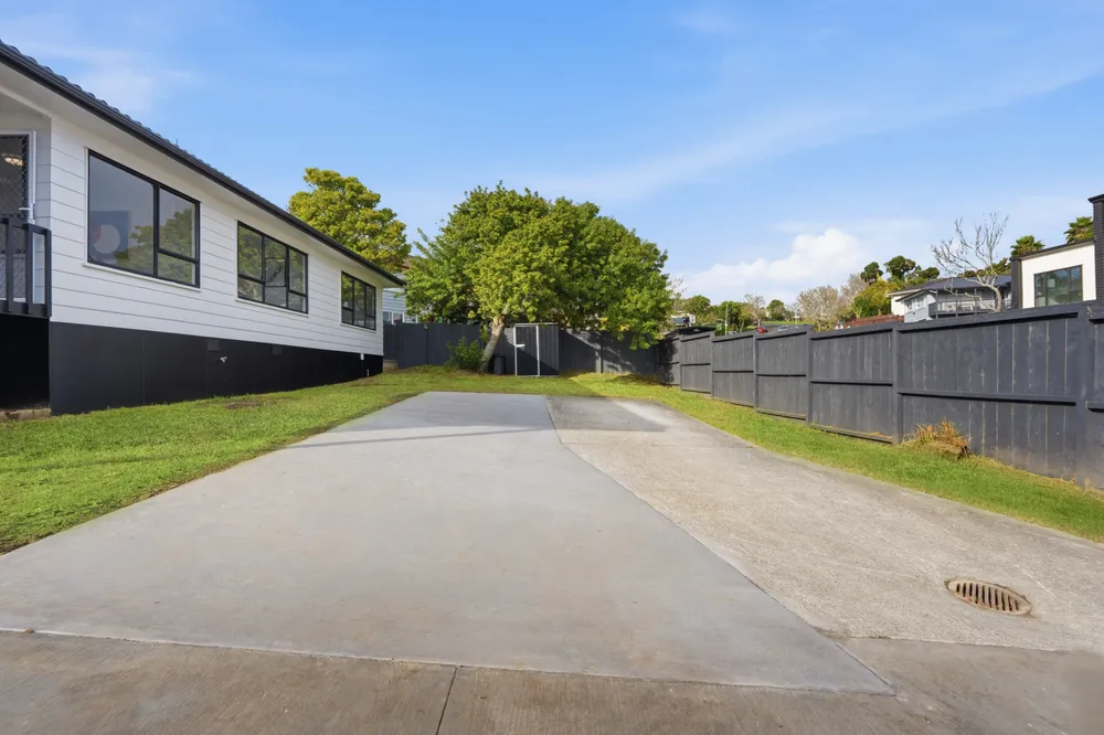 Photos of 31 Meadowood Drive