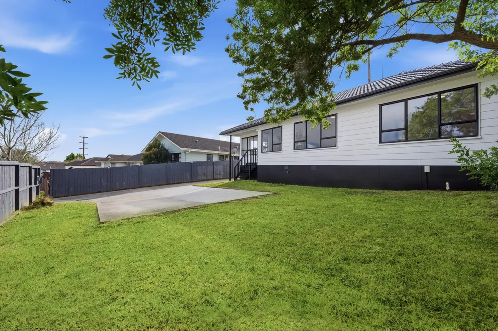Photos of 31 Meadowood Drive