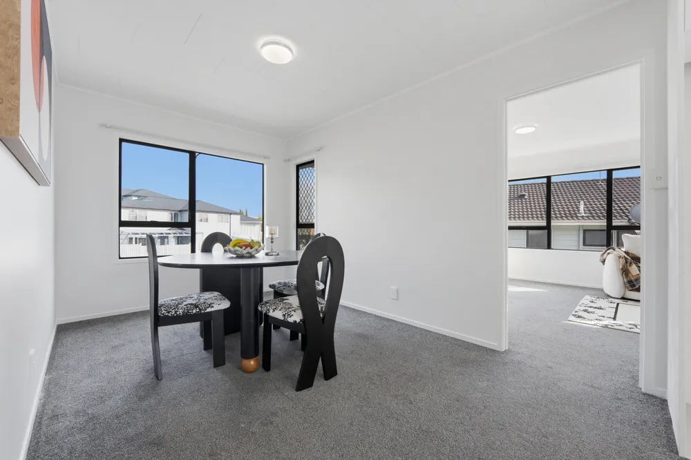 Photos of 31 Meadowood Drive