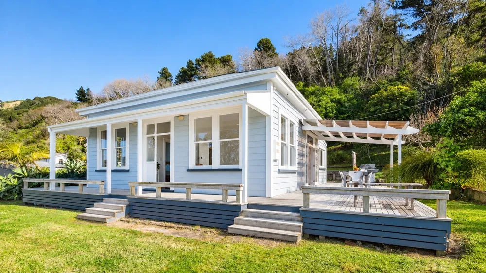 Photos of 165 Beach Road