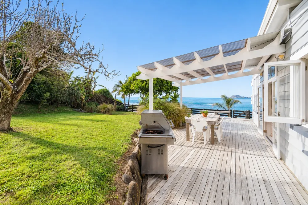 Photos of 165 Beach Road