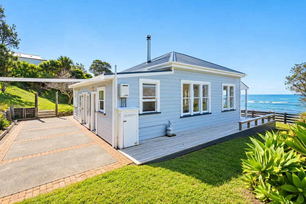 Photos of 165 Beach Road