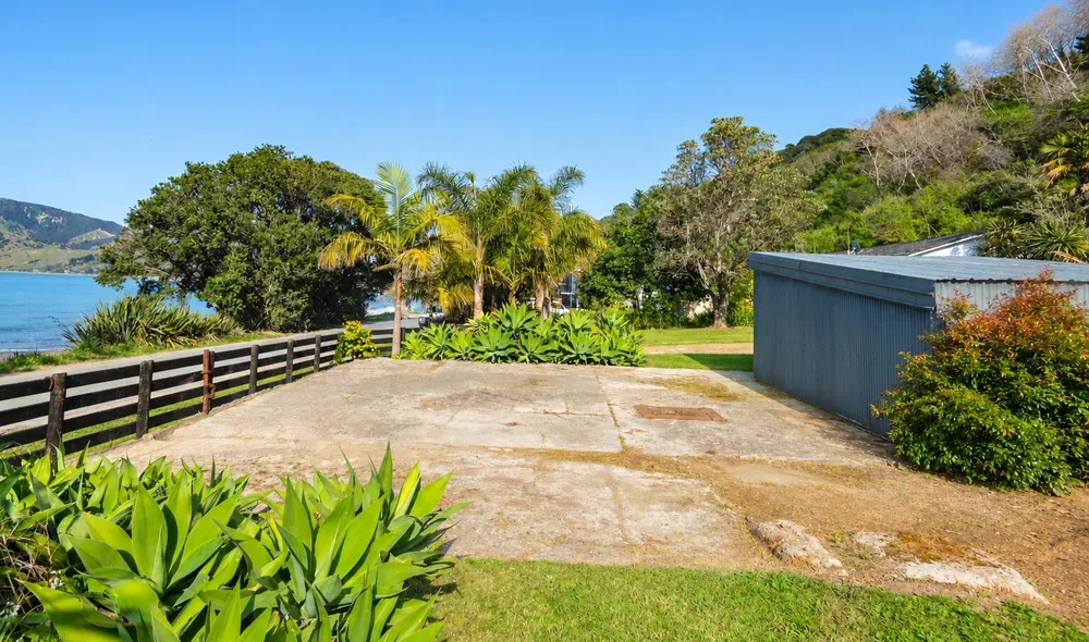 Photos of 165 Beach Road
