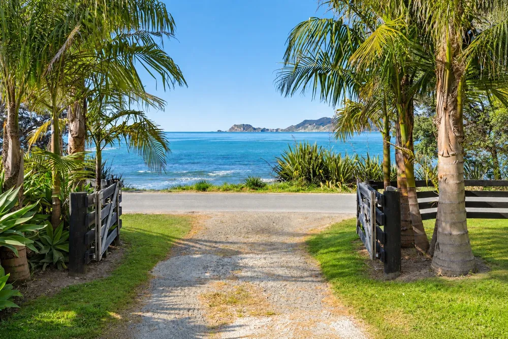 Photos of 165 Beach Road