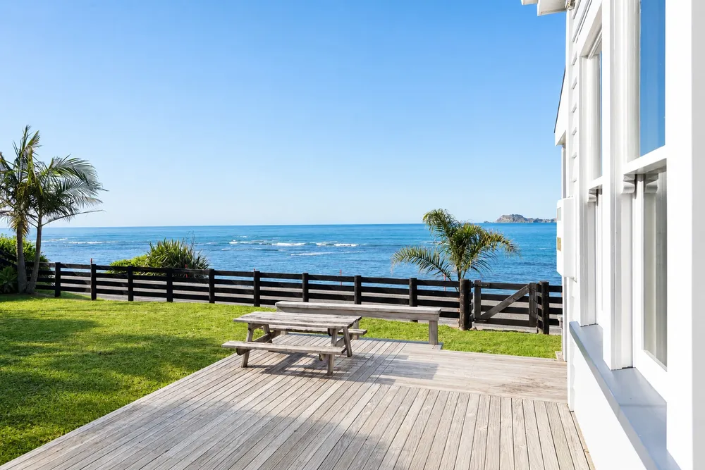 Photos of 165 Beach Road