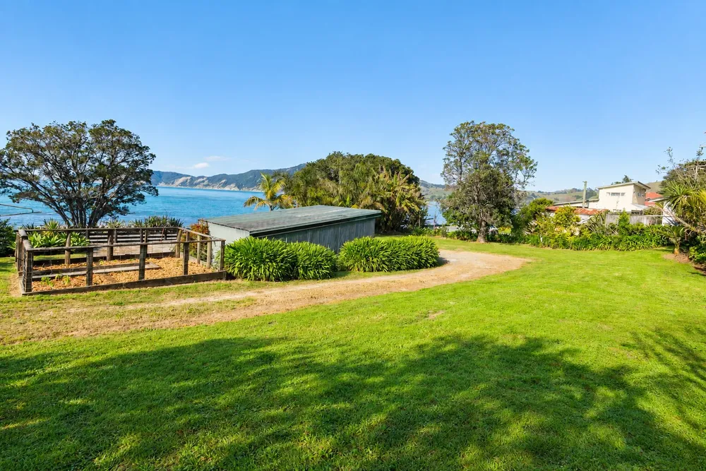 Photos of 165 Beach Road