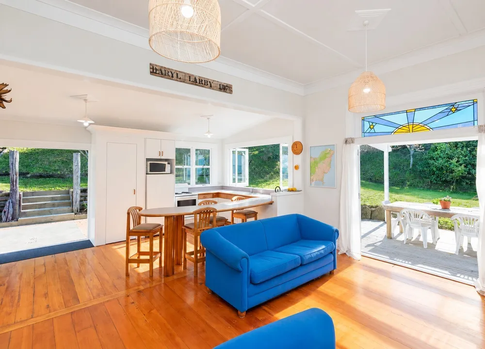 Photos of 165 Beach Road