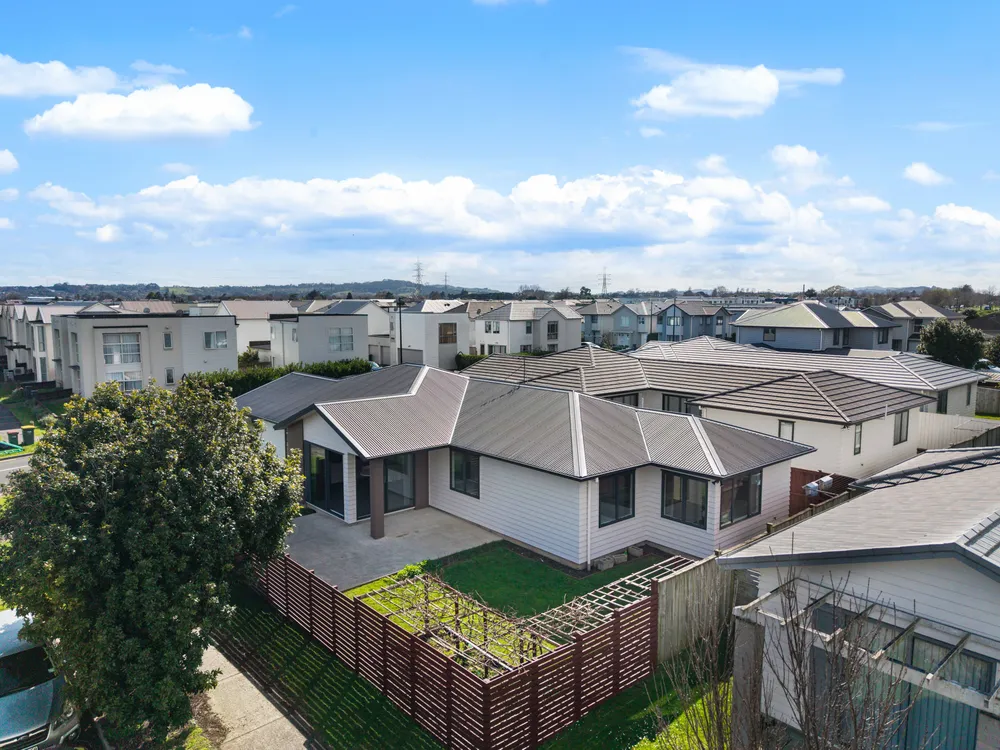 Photos of 11 Soaring Bird Drive
