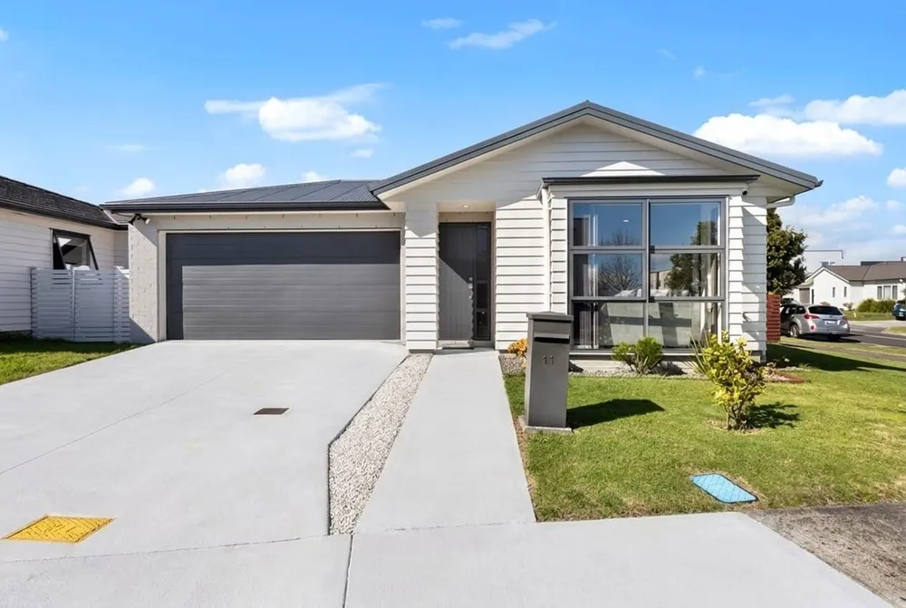 Photos of 11 Soaring Bird Drive