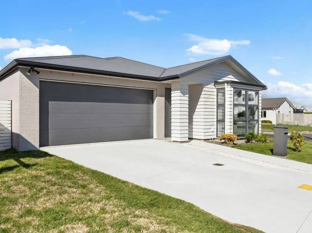 Photos of 11 Soaring Bird Drive