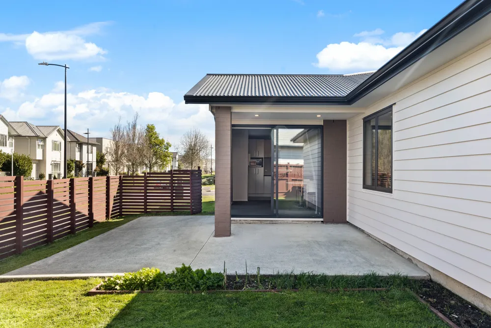 Photos of 11 Soaring Bird Drive
