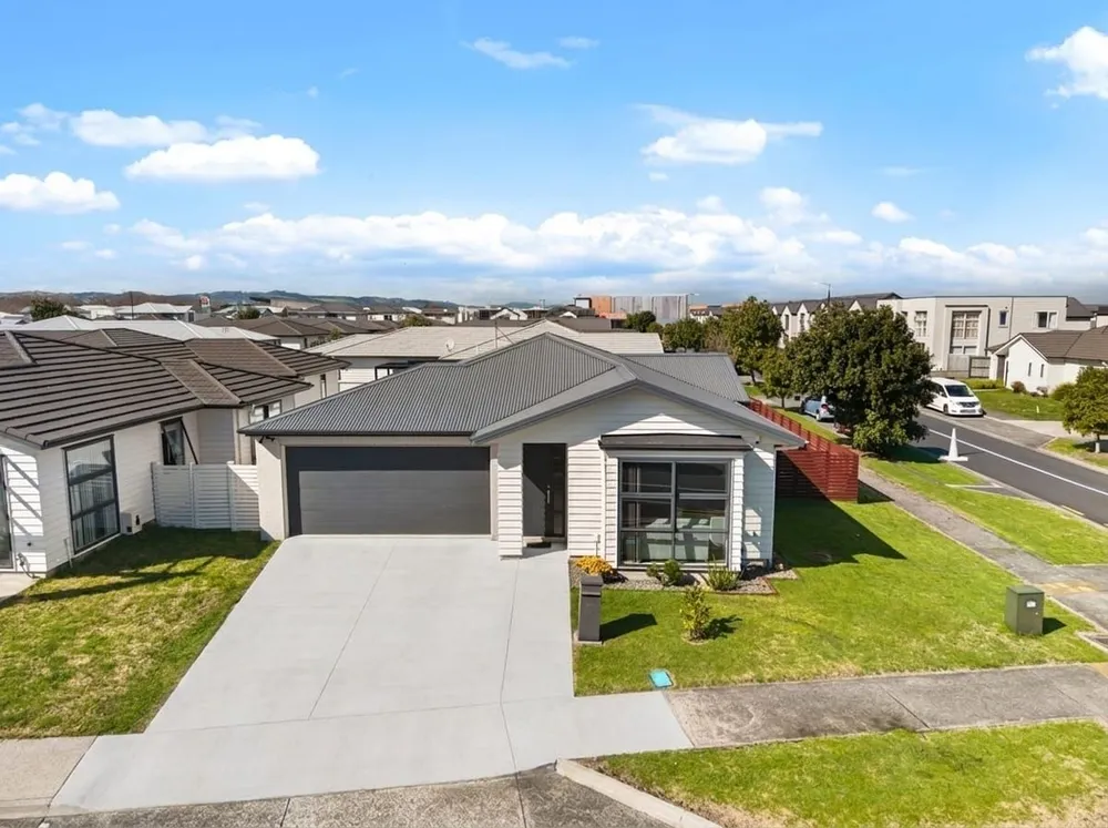 Photos of 11 Soaring Bird Drive