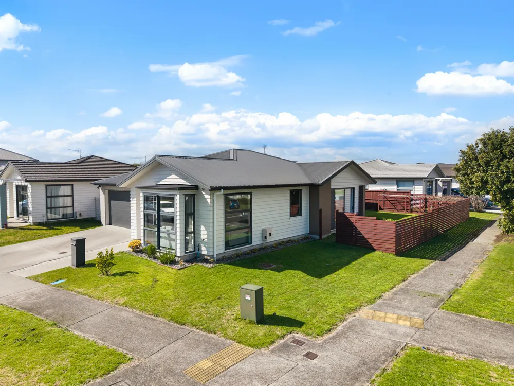 Photos of 11 Soaring Bird Drive