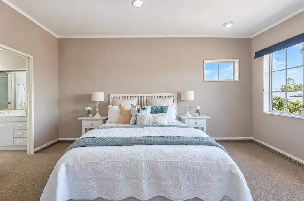 Photos of 15 Kingshaven Close