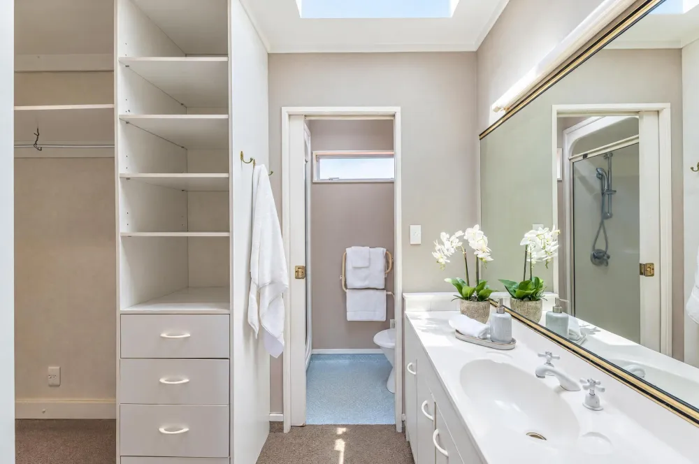 Photos of 15 Kingshaven Close