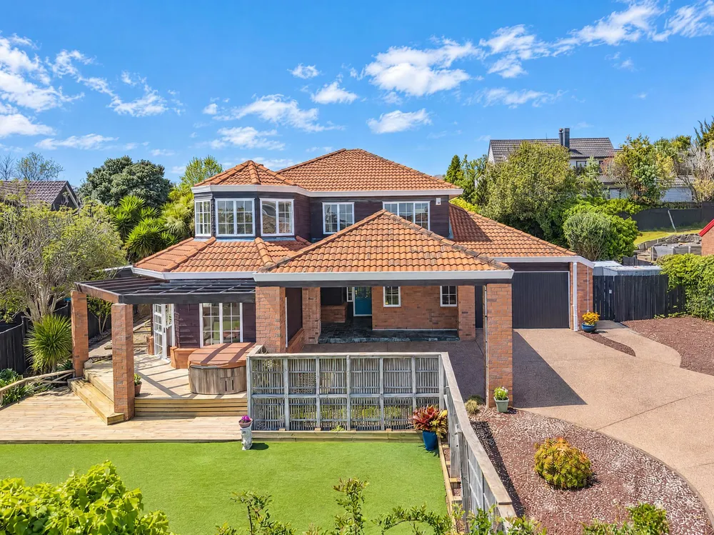 Photos of 15 Kingshaven Close