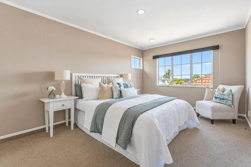 Photos of 15 Kingshaven Close