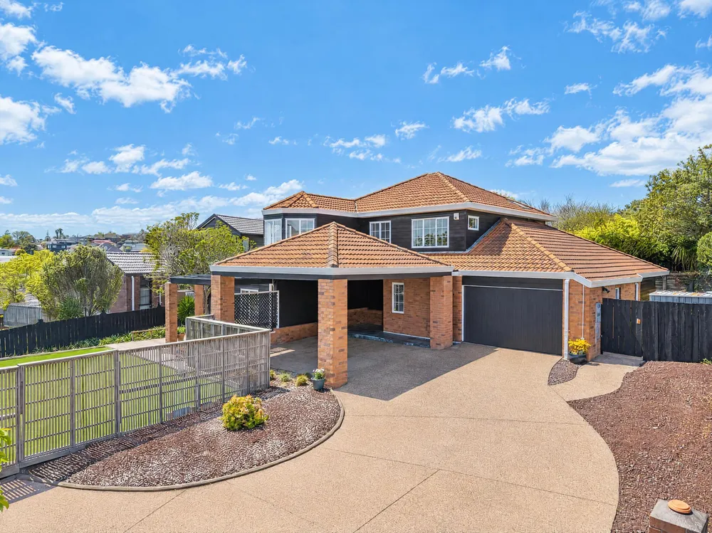 Photos of 15 Kingshaven Close