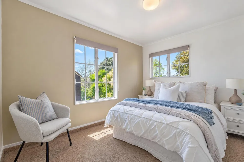 Photos of 15 Kingshaven Close