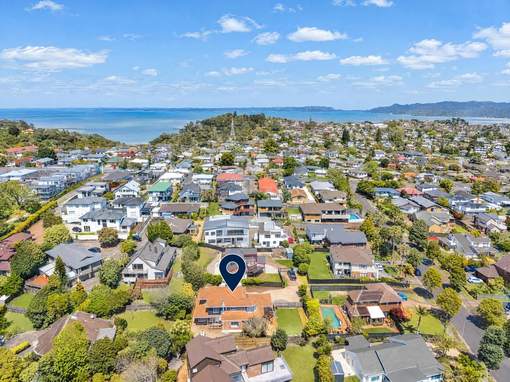 Photos of 15 Kingshaven Close