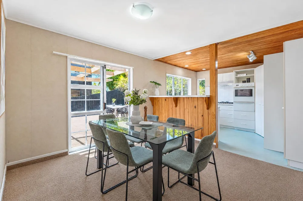 Photos of 15 Kingshaven Close