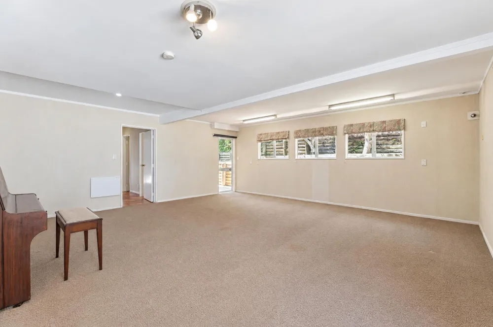 Photos of 15 Kingshaven Close