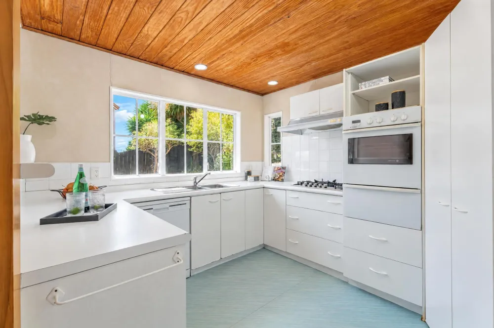Photos of 15 Kingshaven Close