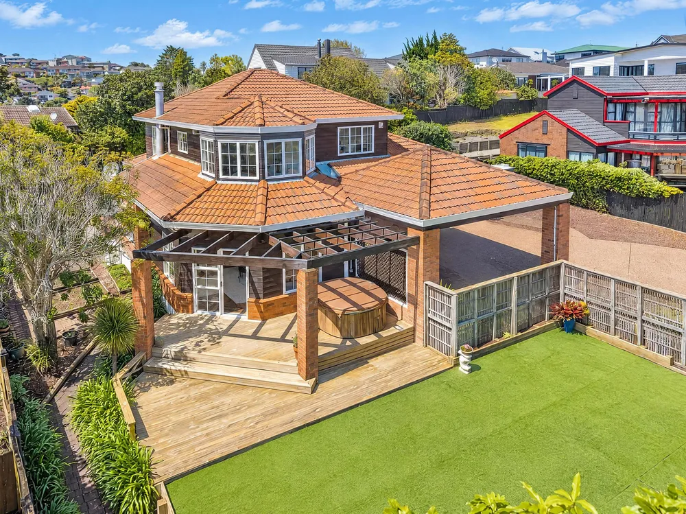 Photos of 15 Kingshaven Close