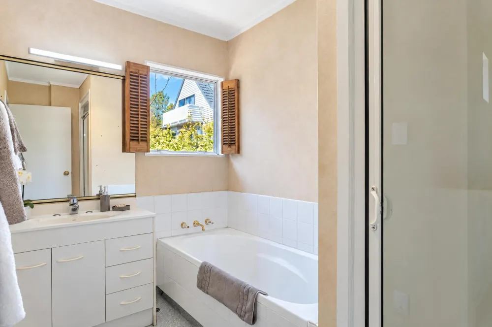Photos of 15 Kingshaven Close