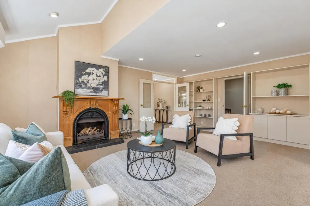 Photos of 15 Kingshaven Close