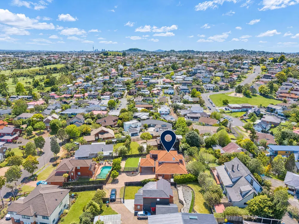 Photos of 15 Kingshaven Close