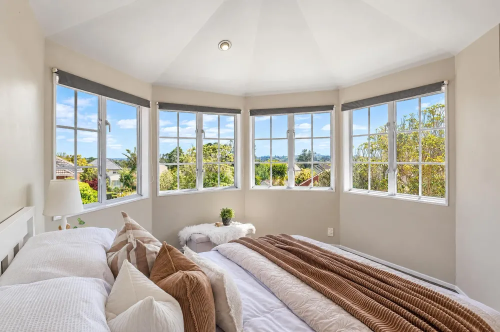 Photos of 15 Kingshaven Close