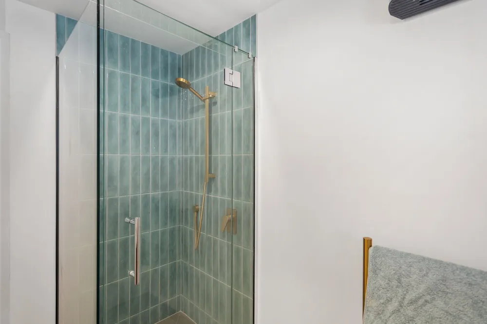 Photos of 62 Moncks Spur Road
