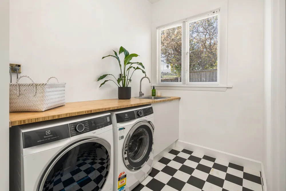 Photos of 62 Moncks Spur Road