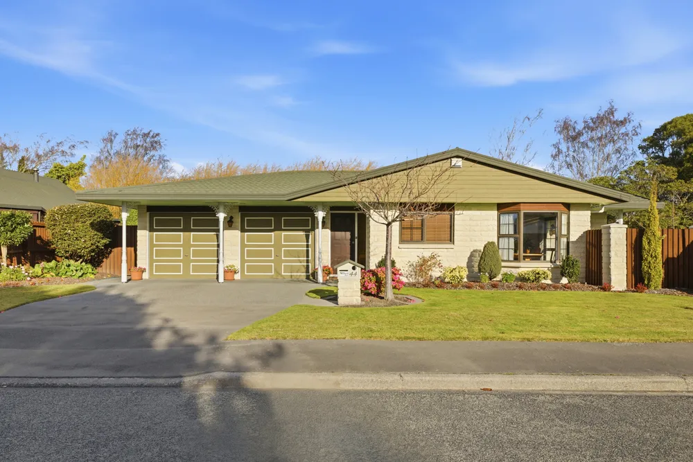 Photos of 44 Rearsby Drive