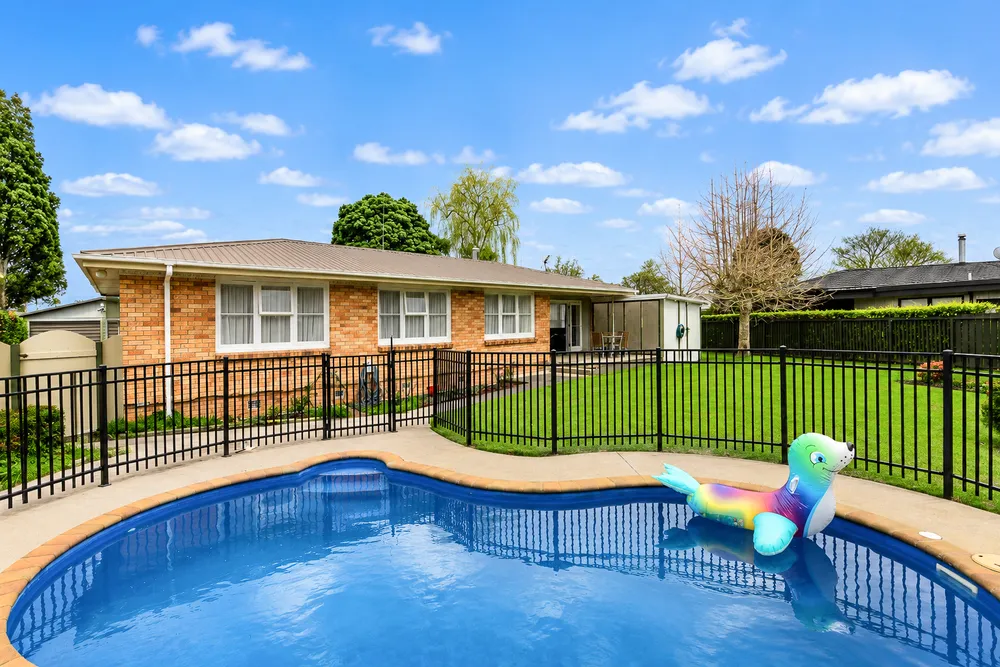 Photos of 48 Sandwich Road