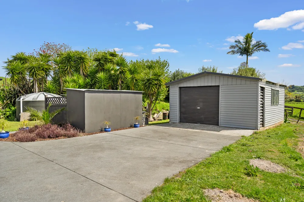 Photos of 345 Maungakaramea Road