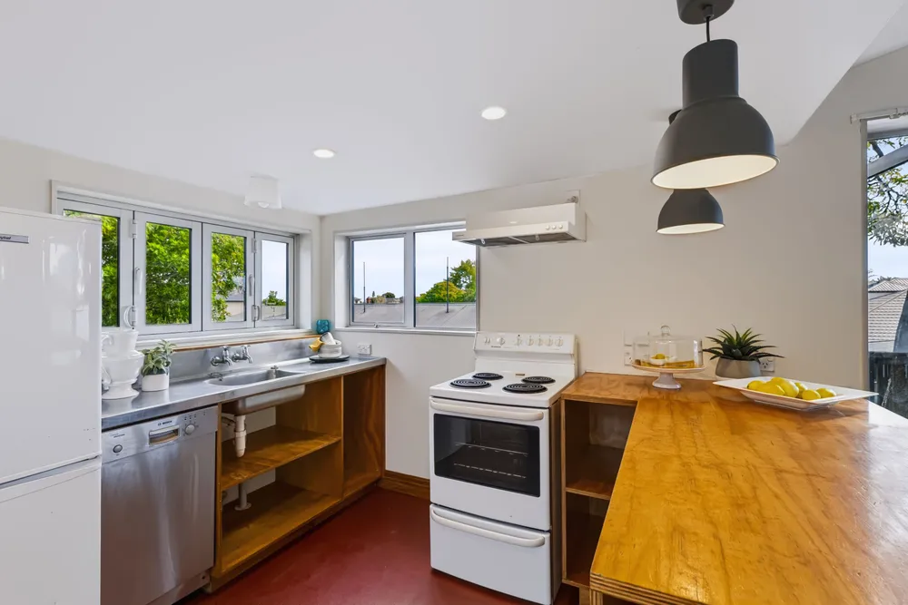 Photos of 498 Gloucester Street