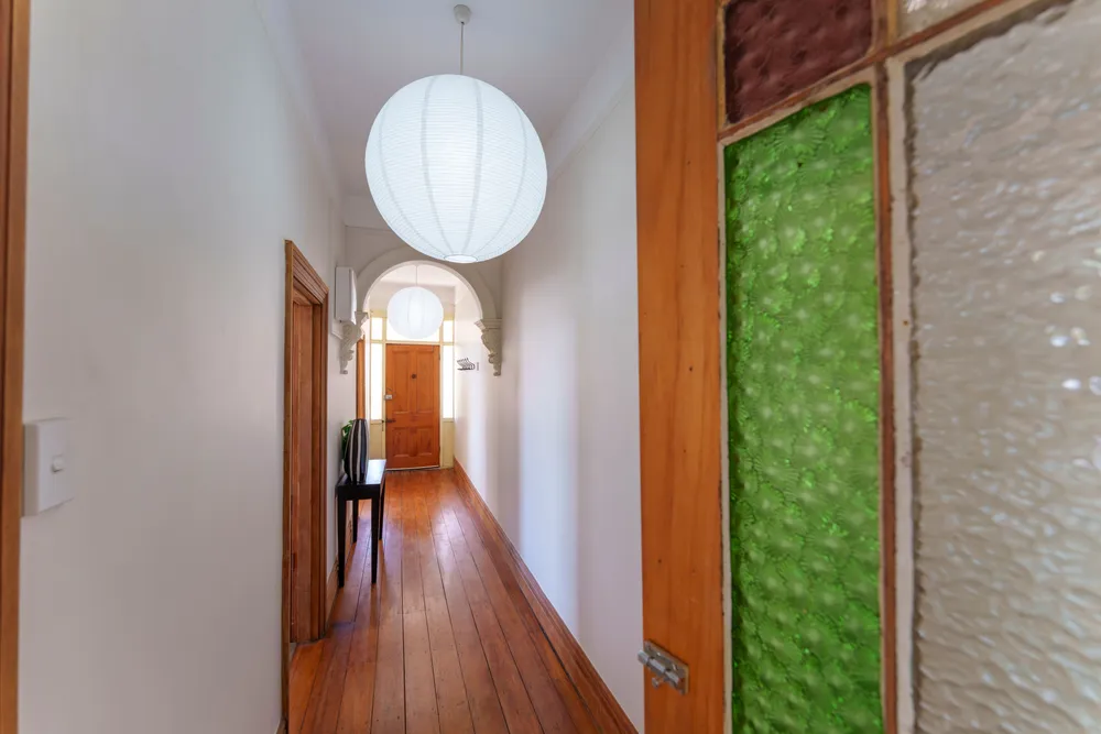 Photos of 498 Gloucester Street