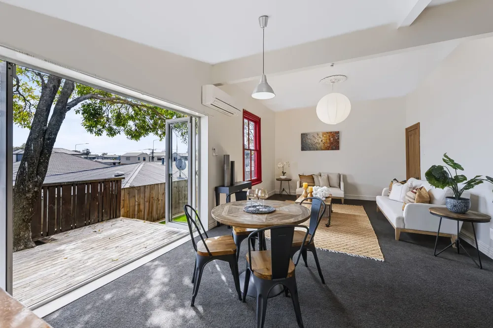Photos of 498 Gloucester Street