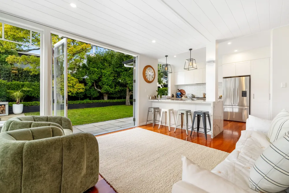 Photos of 44 Horoeka Avenue