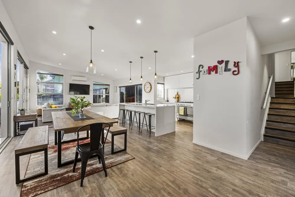 Photos of 24 Robertson Street