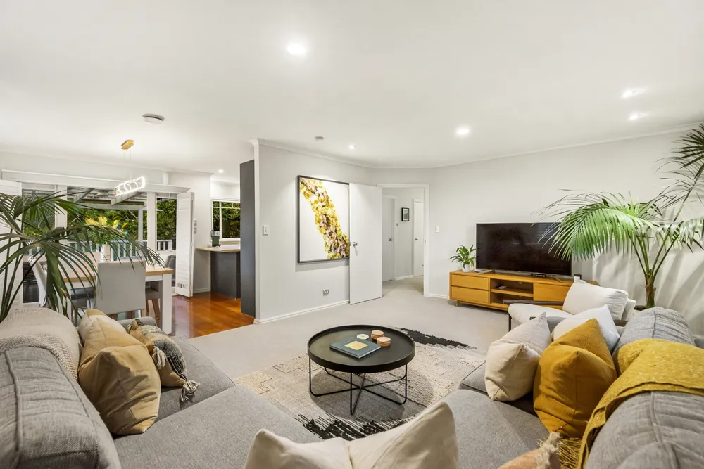 Photos of 136A Birkenhead Avenue
