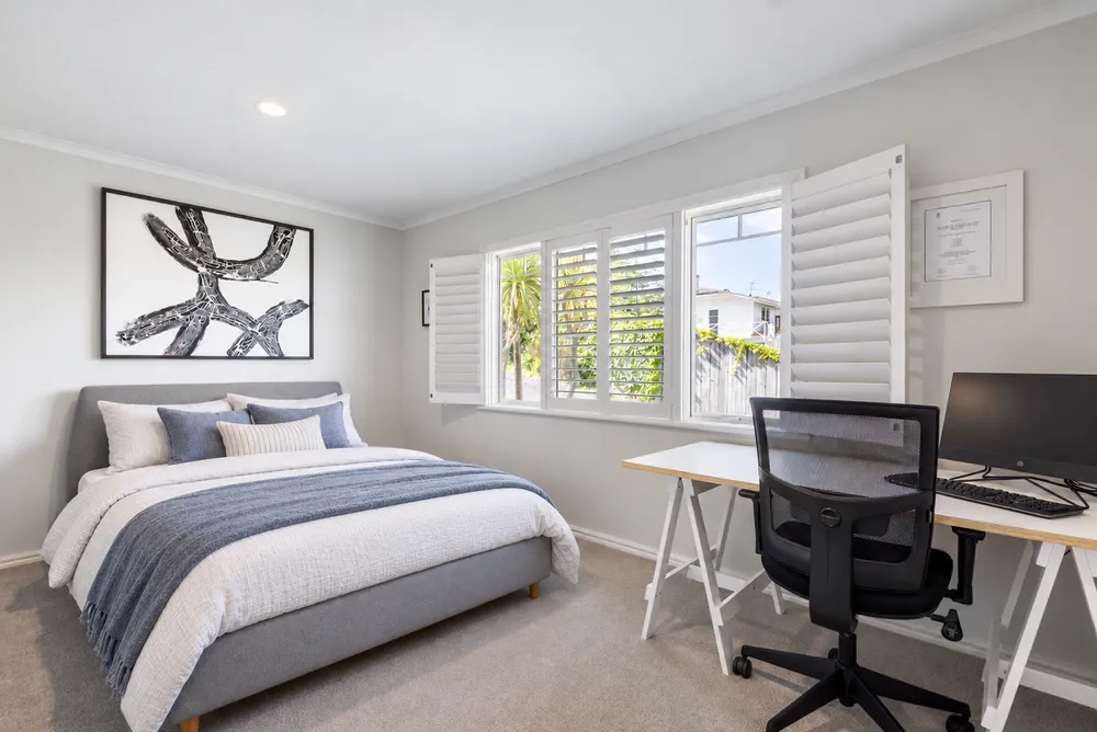 Photos of 136A Birkenhead Avenue